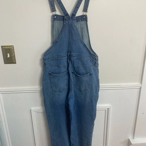Universal Thread Light Blue Denim Overalls Size 12 / 31R Pockets Button Side EUC - Picture 3 of 9